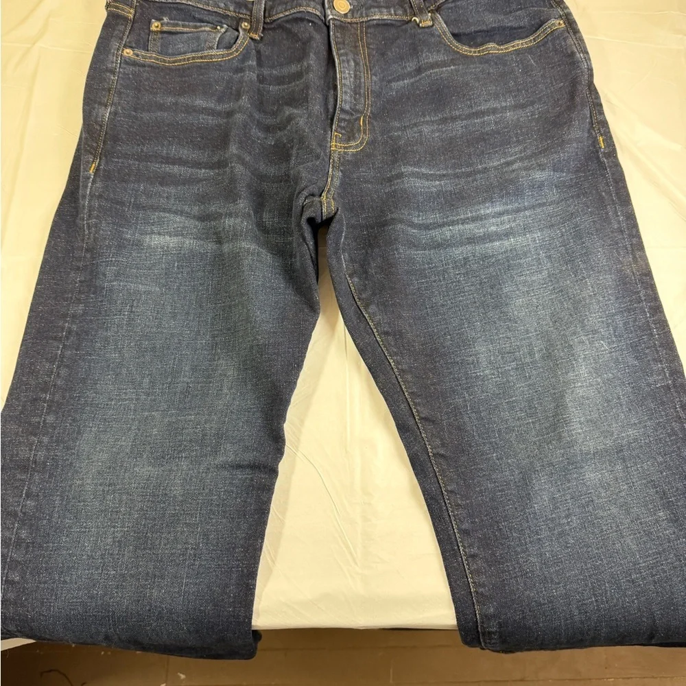 Amazon Essentials Men's Relaxed Fit Dark Blue Jeans